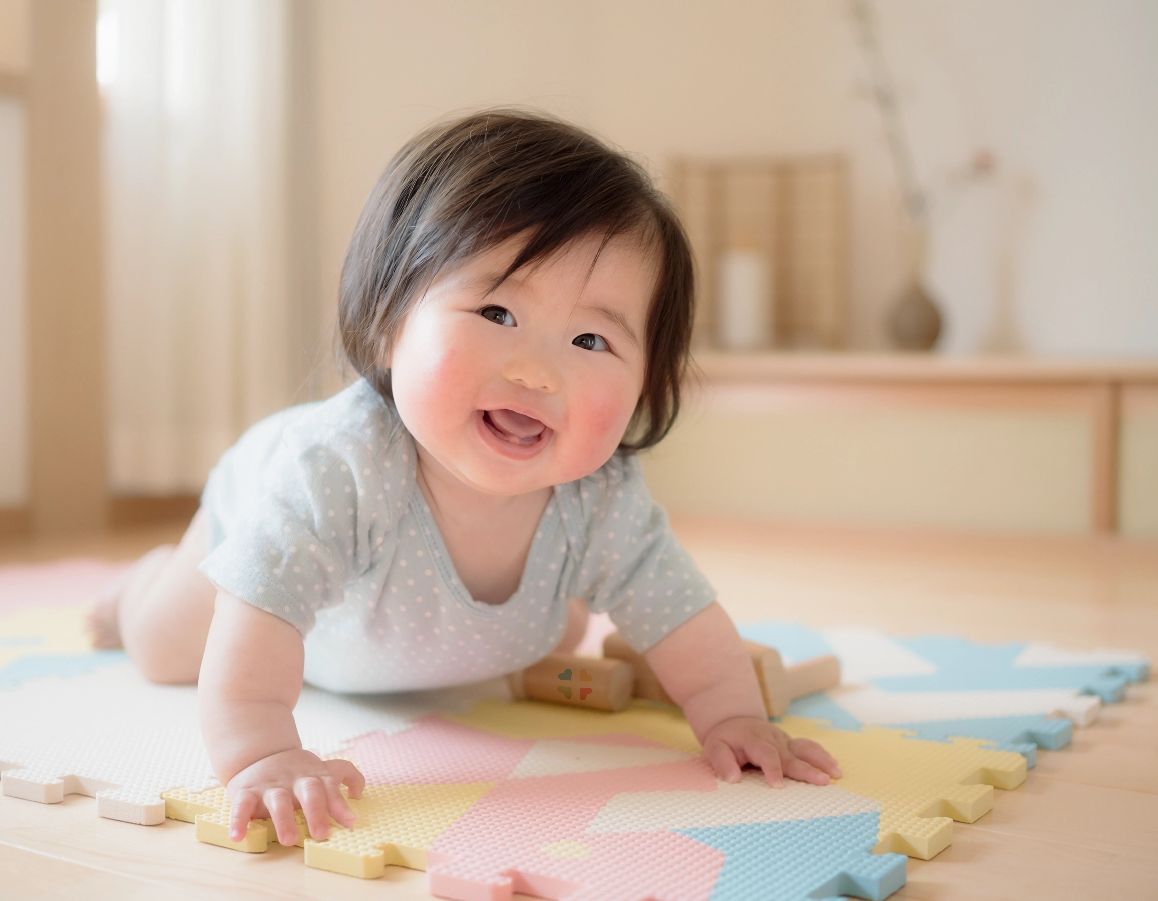 NFP_ AGES N STAGES 4 to 6-month-old girl, smiling, while crawling, and playing